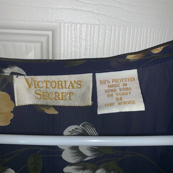 Top - Picture 2 of 4